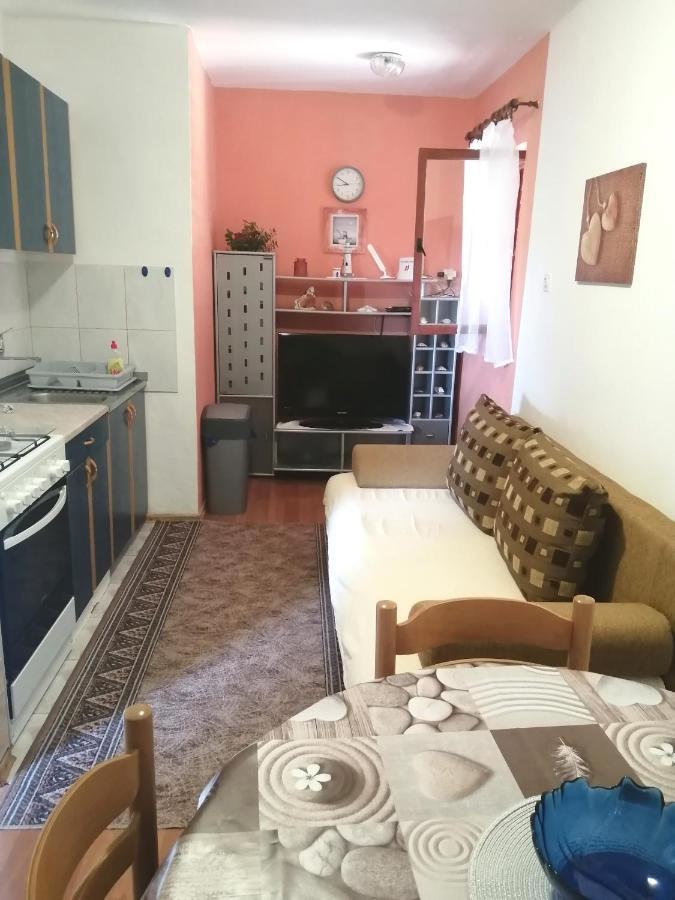 Apartmani Zmiric Primosten Exterior photo