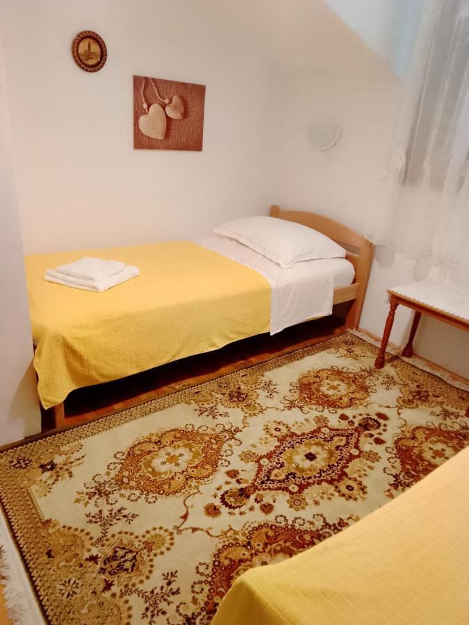 Apartmani Zmiric Primosten Exterior photo