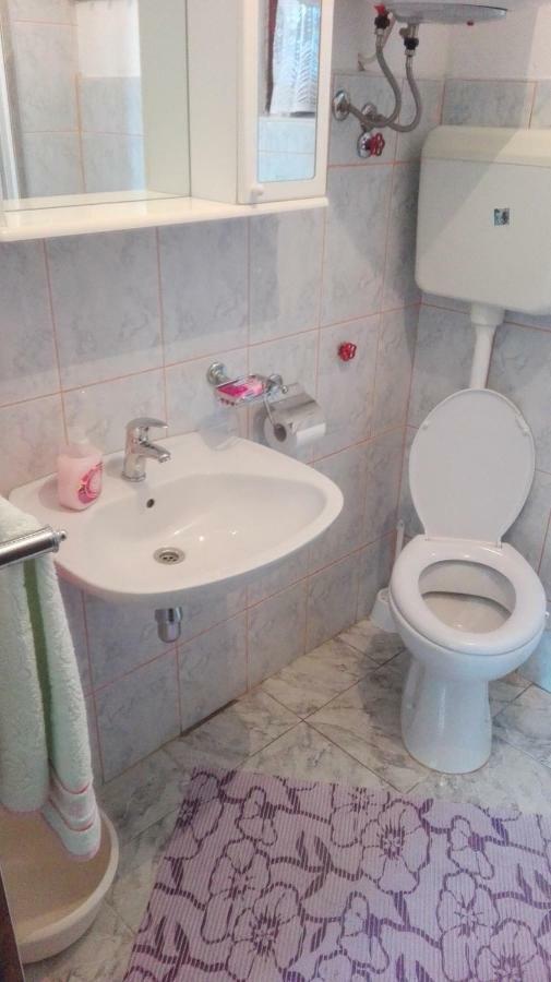 Apartmani Zmiric Primosten Exterior photo