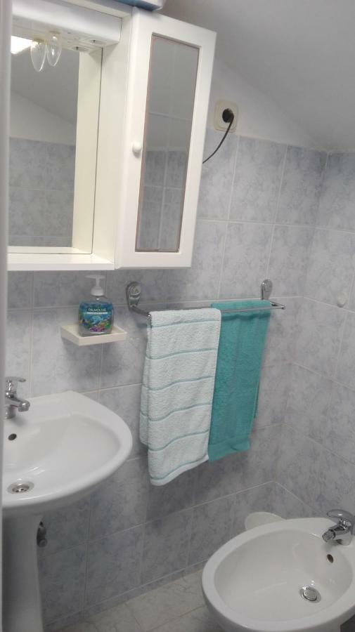 Apartmani Zmiric Primosten Exterior photo